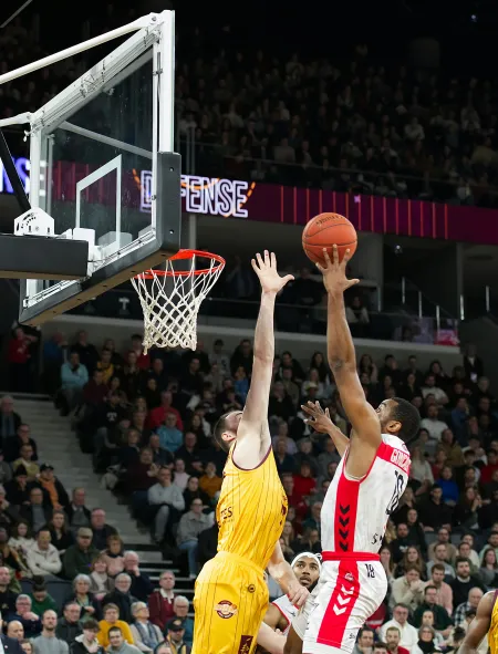 Basketball dunk en action image libre de droit