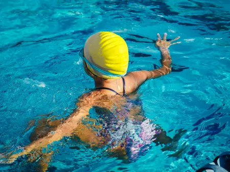 Natation en bassin image libre de droit