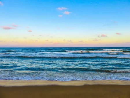 Une plage calme image libre de droit