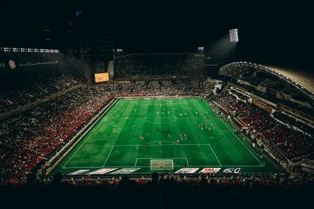 un stade de football vue de nuit image libre de droit